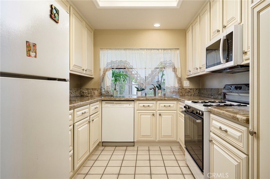 13576 Eucalyptus Street, Tustin CA 92782 - photo 3