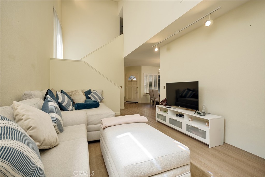 13576 Eucalyptus Street, Tustin CA 92782 - photo 8