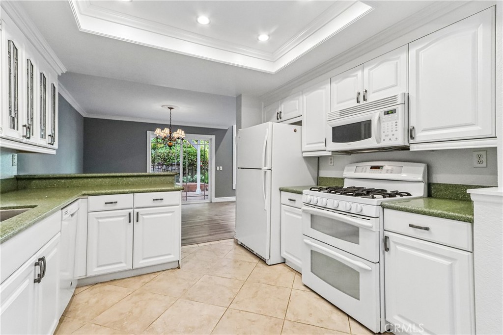 13595 Banyon, Tustin CA 92782 - photo 11