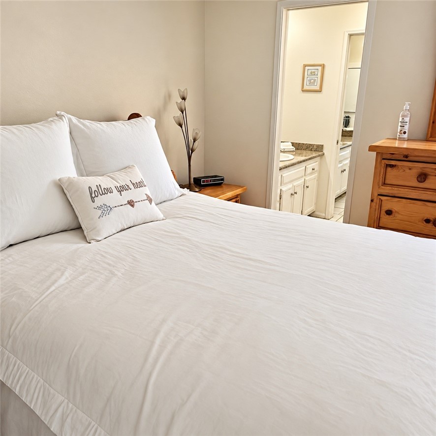 Bed2 to Secondary Bath - 13722 Red Hill Avenue 35, Tustin CA 92780 - photo 17