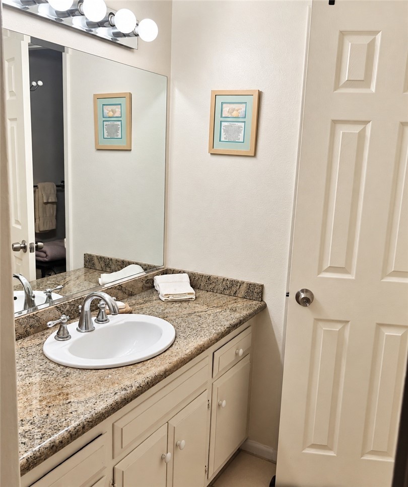 Secondary Bath - 13722 Red Hill Avenue 35, Tustin CA 92780 - photo 18