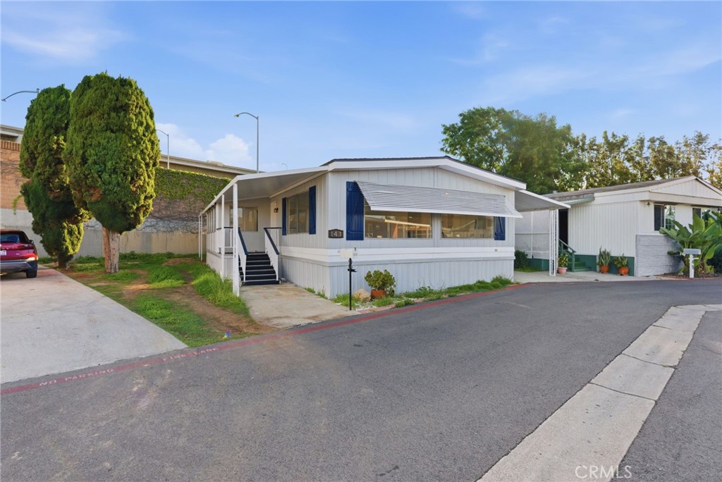 141 E Coronado Lane, Tustin CA 92780 - photo 4
