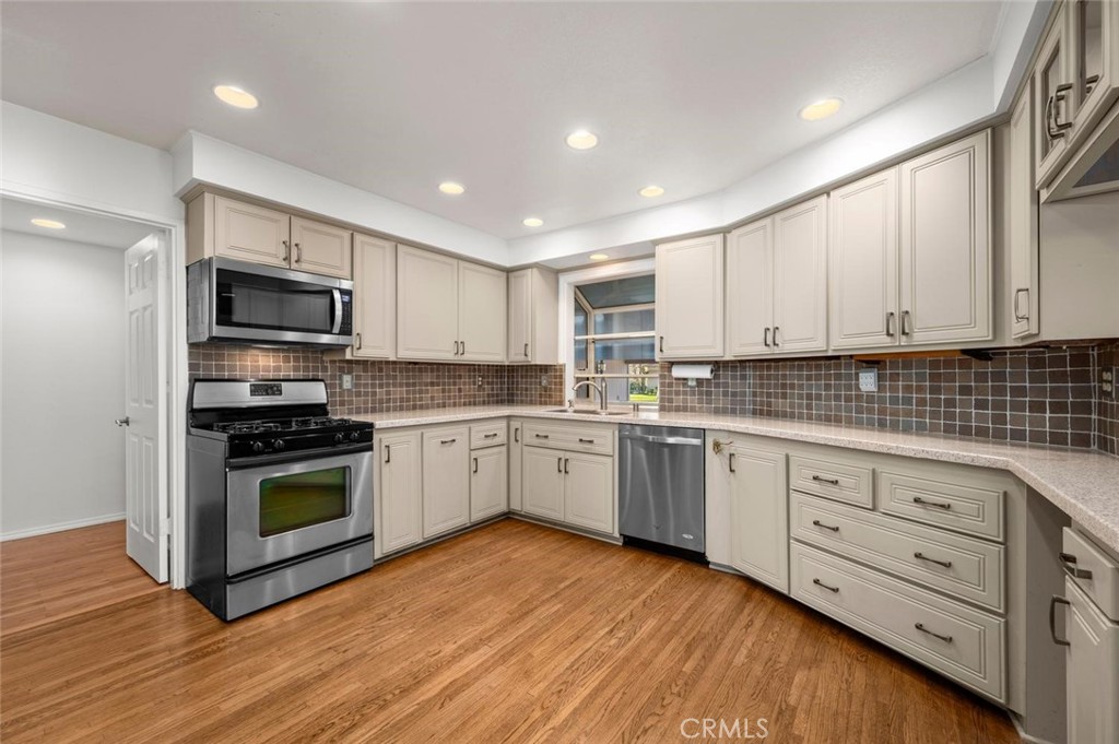 14132 Carfax, Tustin CA 92780 - photo 17
