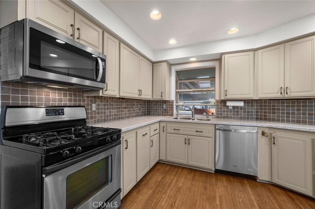14132 Carfax, Tustin CA 92780 - photo 18