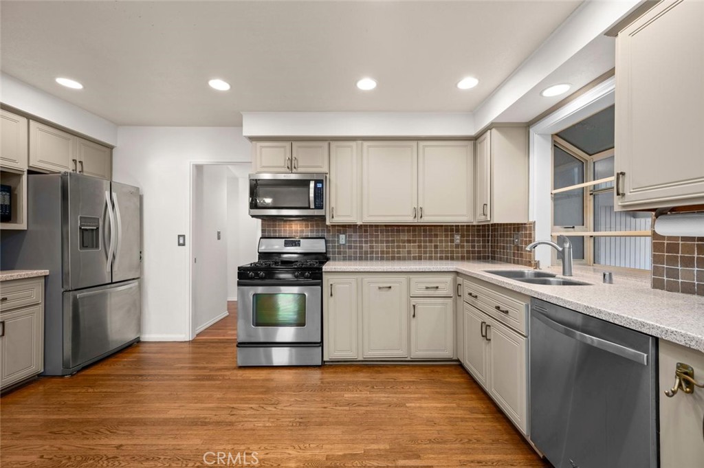 14132 Carfax, Tustin CA 92780 - photo 19