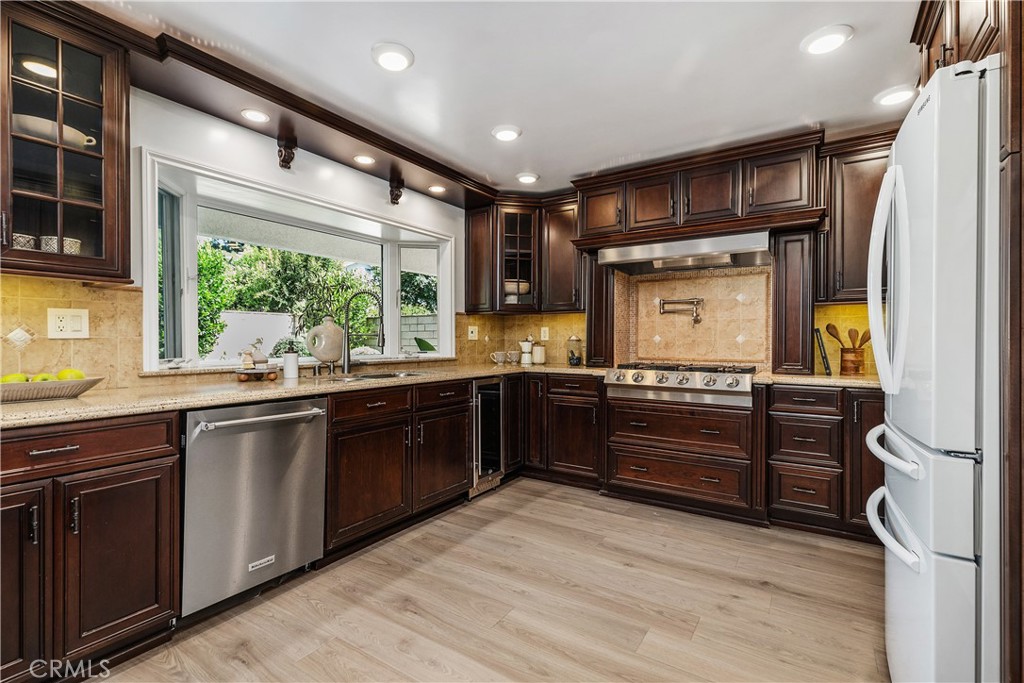 Kitchen - 14681 Danborough Road, Tustin CA 92780 - photo 32