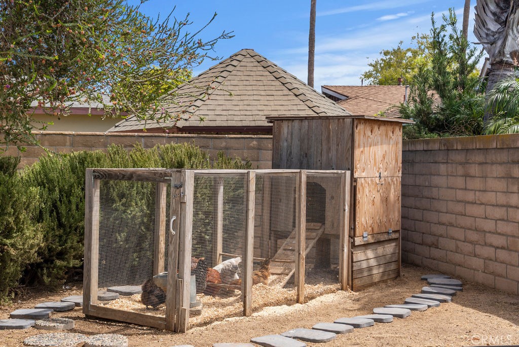 Backyard Chicken Coop - 14752 Romanza, Tustin CA 92780 - photo 28