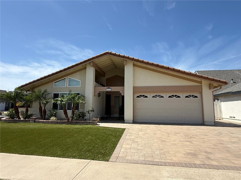 Great corner lot home situated on a cul-de-sac. - 14921 Featherhill Rd, Tustin CA 92780 - photo 1