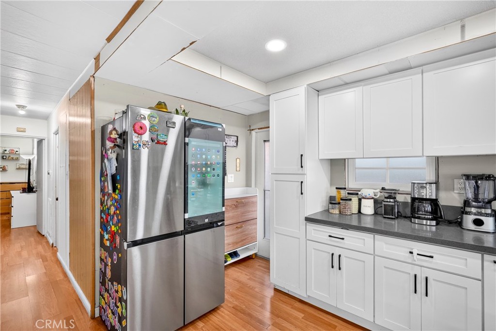 150 E De Anza Lane 150, Tustin CA 92780 - photo 5