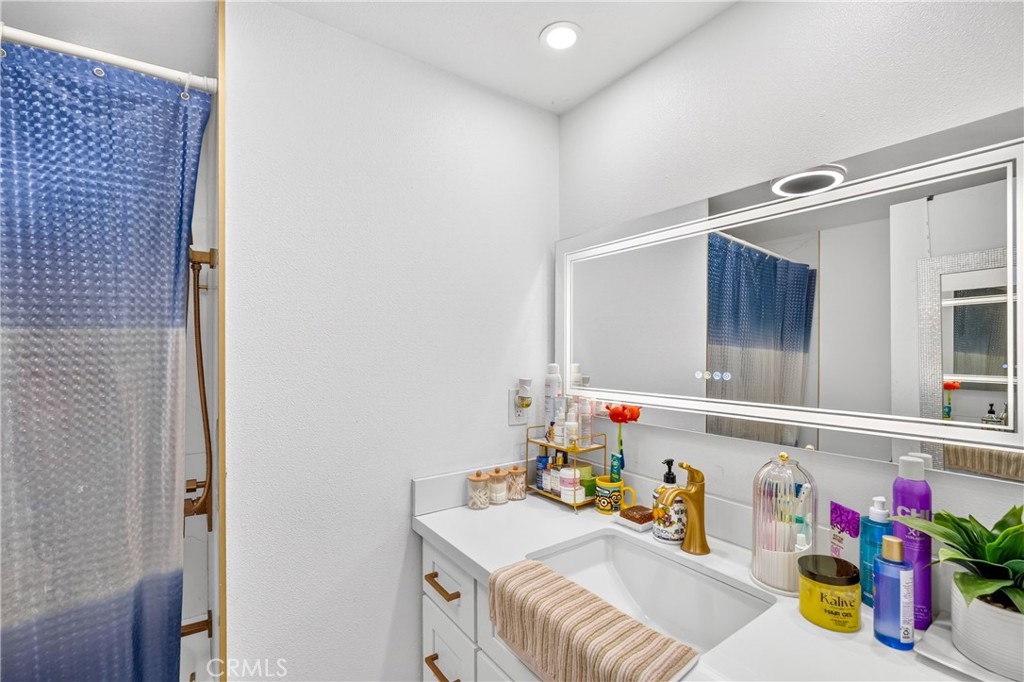 150 E De Anza Lane 150, Tustin CA 92780 - photo 20