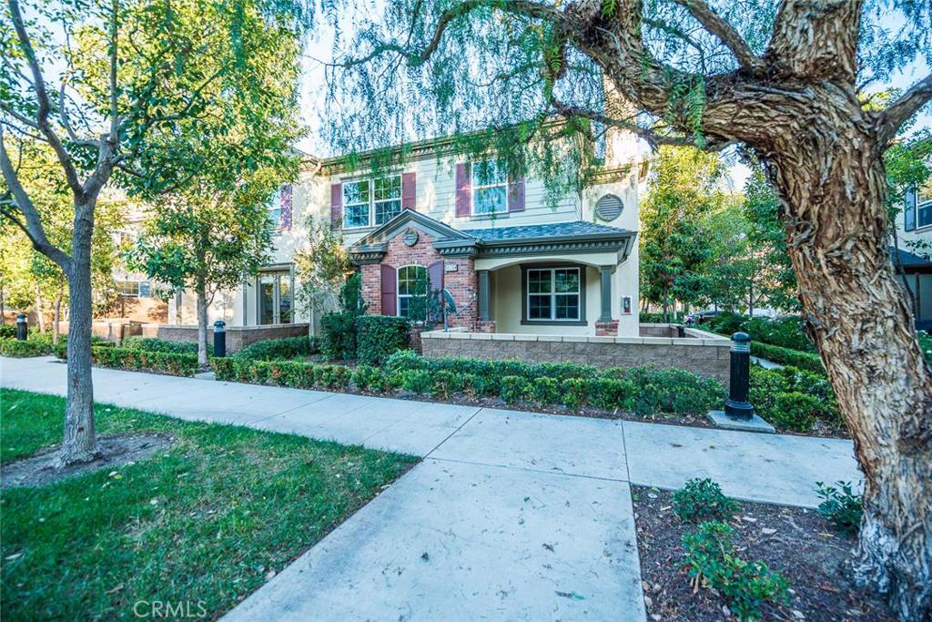 15204 Grant Way is one of the few homes in Columbus Square fronting a very quiet greenbelt, no cars drive by you! How am - 15204 Grant Way, Tustin CA 92782 - photo 1