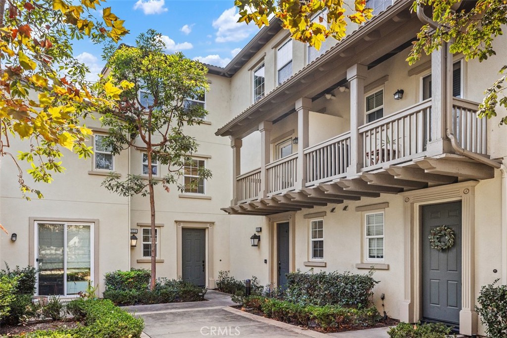 Welcome to 15219 Calverton Way — a beautifully designed townhome located in the heart of Tustin. - 15219 Calverton Way, Tustin CA 92782 - photo 1