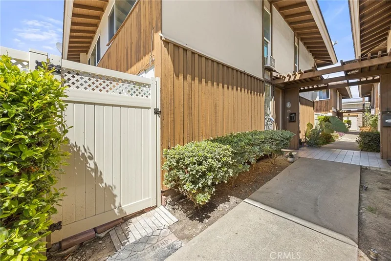 15500 Tustin Village 25, Tustin