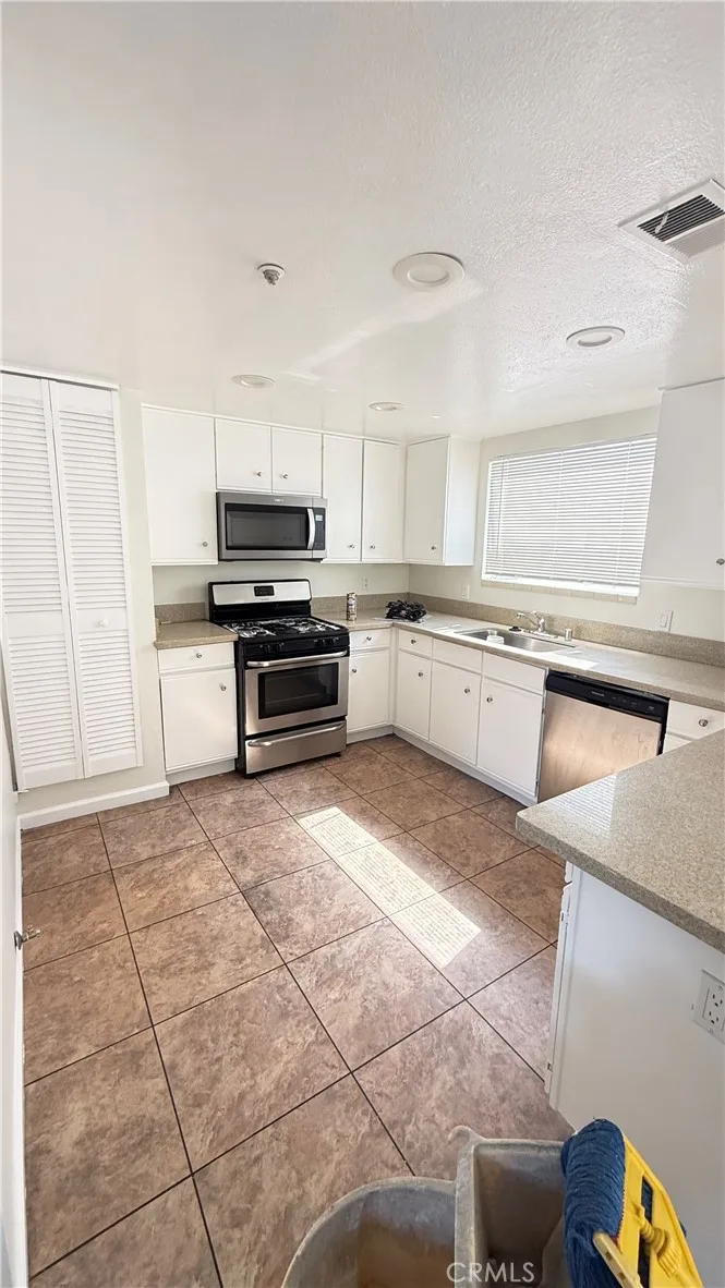 15642 Pasadena, Tustin, CA 92780