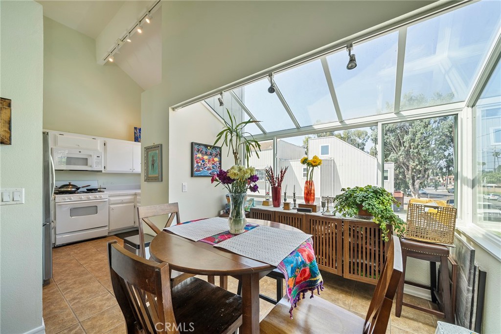 Dining Area - 15732 S B A, Tustin CA 92780 - photo 25