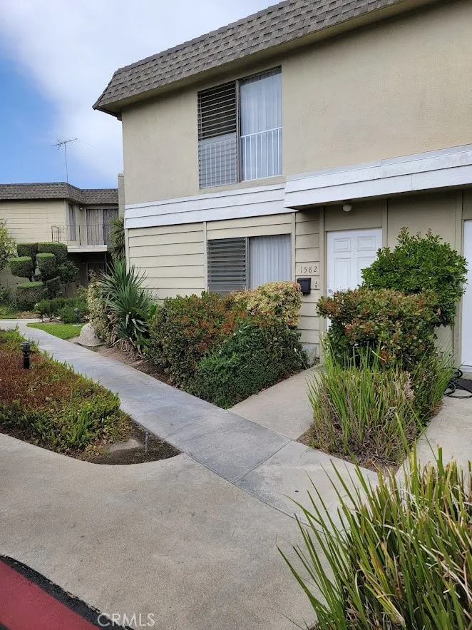1582 Mitchell Avenue, Tustin, CA 92780