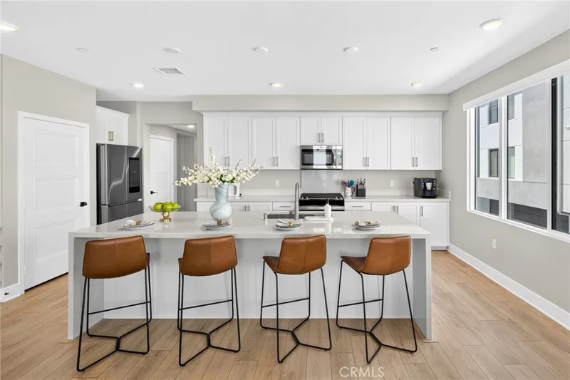 16289 Dawn 209, Tustin
