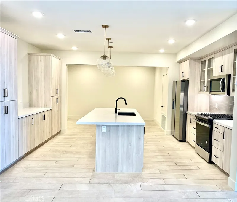 16321 Dawn Way 203, Tustin, CA 92782
