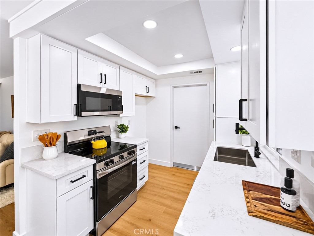 16907 Donwest 60, Tustin CA 92780 - photo 3