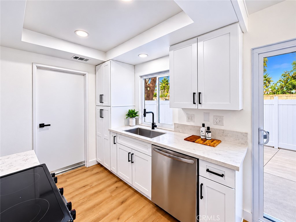 16907 Donwest 60, Tustin CA 92780 - photo 4