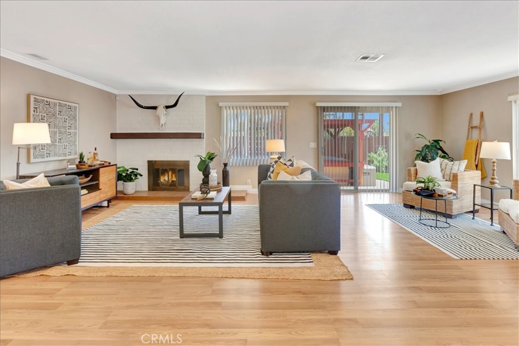 Living - 17242 Medallion, Tustin CA 92780 - photo 3