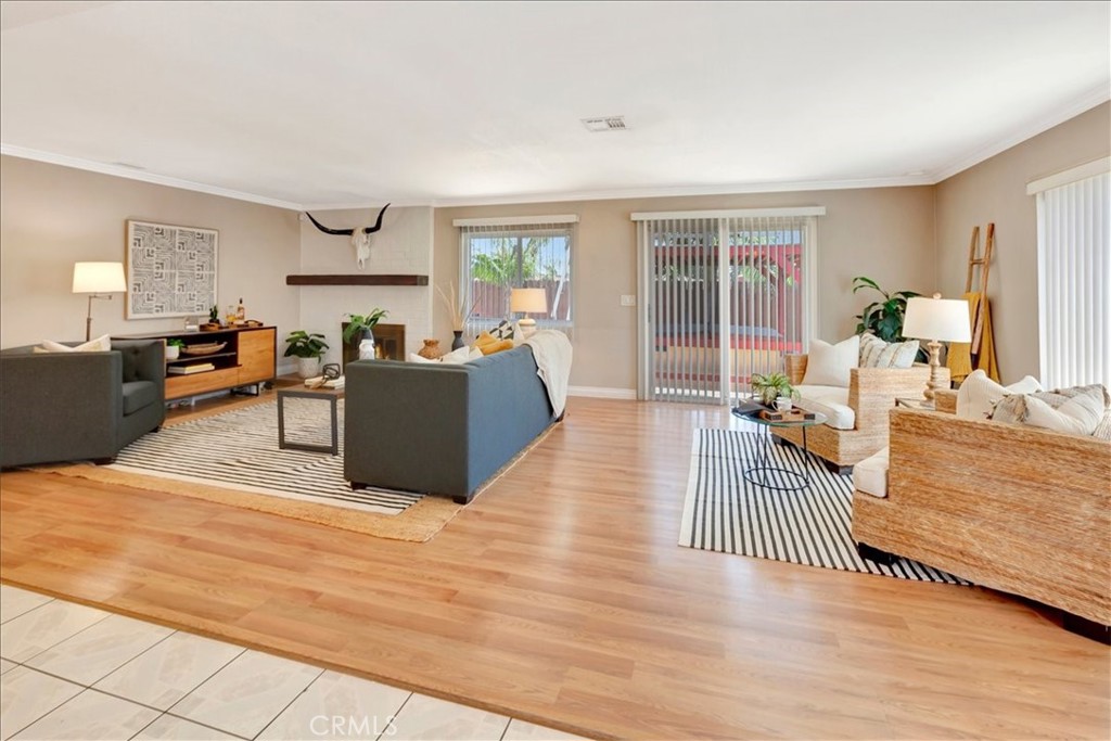 Living - 17242 Medallion, Tustin CA 92780 - photo 4