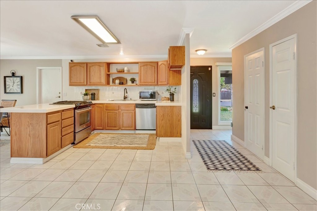 Kitchen/Entry - 17242 Medallion, Tustin CA 92780 - photo 5
