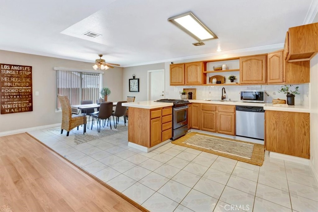 Kitchen/Dining - 17242 Medallion, Tustin CA 92780 - photo 6