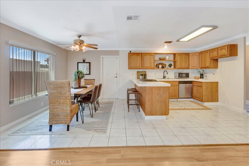 Kitchen/Dining - 17242 Medallion, Tustin CA 92780 - photo 7