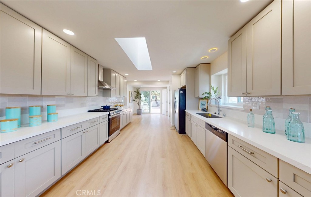 Kitchen - 17341 Roseleaf, Tustin CA 92780 - photo 13