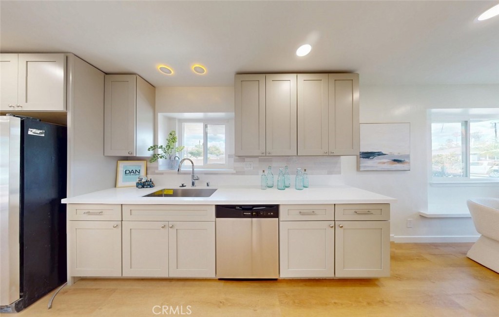 Kitchen - 17341 Roseleaf, Tustin CA 92780 - photo 14