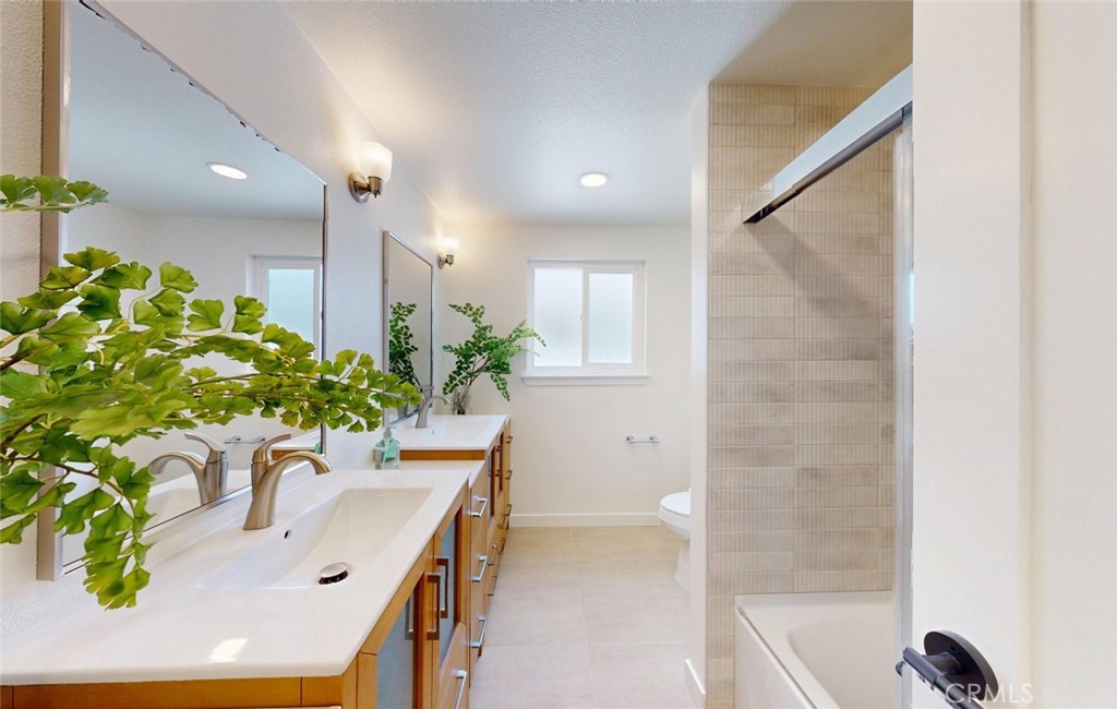 Full bath 1 - 17341 Roseleaf, Tustin CA 92780 - photo 25