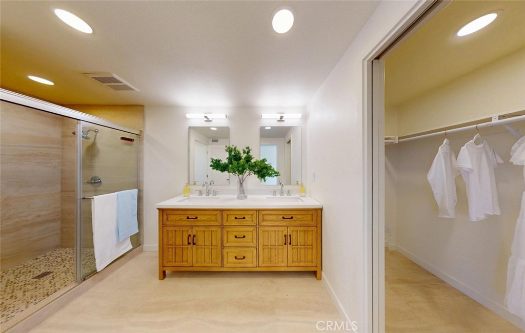 Primary bath room - 17341 Roseleaf, Tustin CA 92780 - photo 36