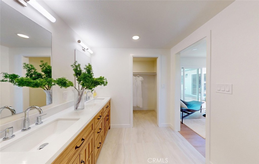 Primary bath room - 17341 Roseleaf, Tustin CA 92780 - photo 38