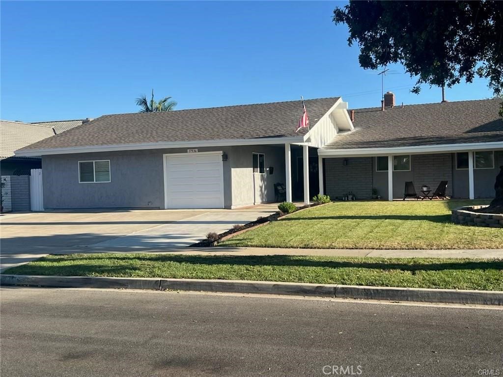 1 parking space in driveway - 17536 Sherbrook 3, Tustin CA 92780 - photo 3