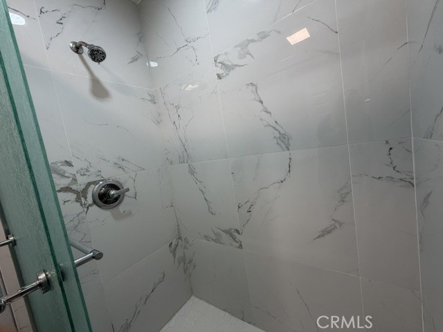 updated shower - 17536 Sherbrook 3, Tustin CA 92780 - photo 25