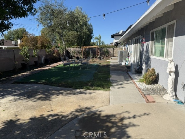 Common area backyard - 17536 Sherbrook 3, Tustin CA 92780 - photo 28