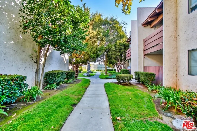 17552 Vandenberg Lane 14, Tustin, CA 92780