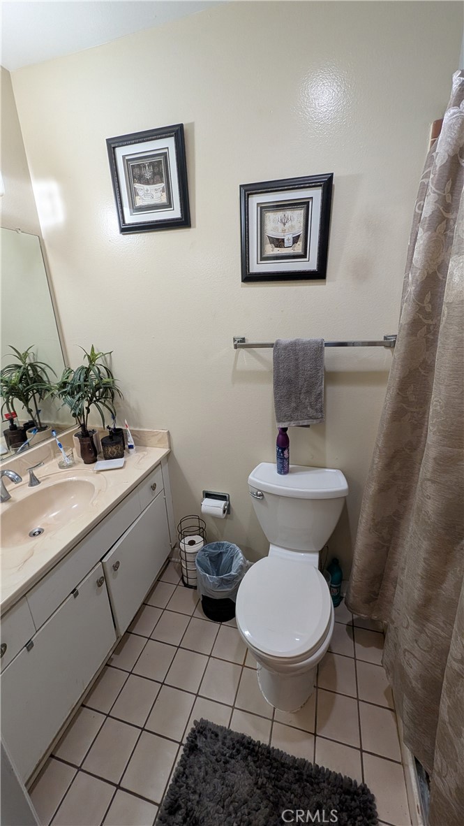 Main floor en-suite bathroom #1 - 17956 Irvine Boulevard, Tustin CA 92780 - photo 6