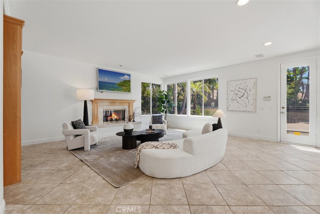 Large Family room - 2150 Chandler Drive, Tustin CA 92782 - photo 13