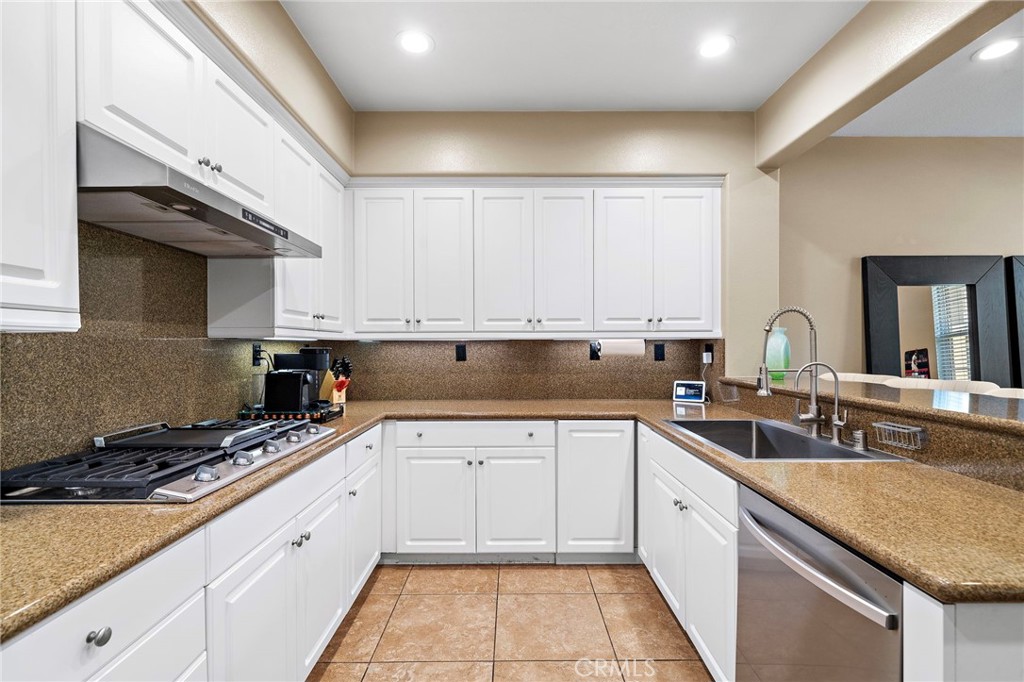 221 Landmark, Tustin CA 92782 - photo 15