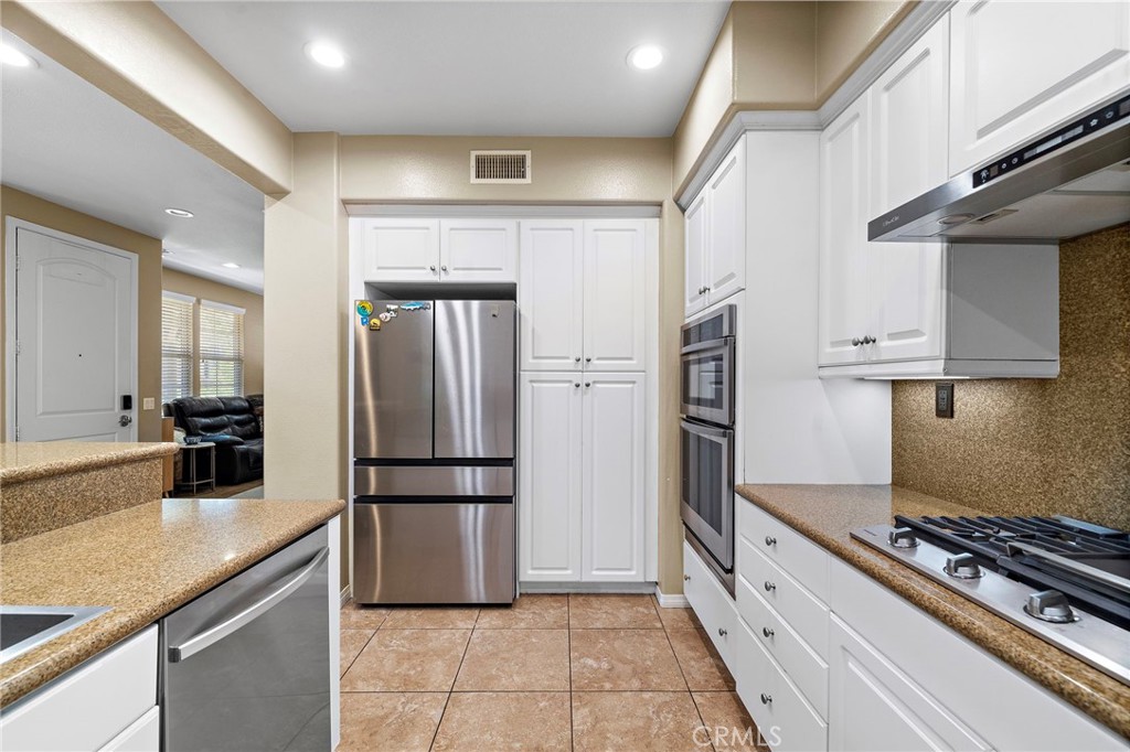 221 Landmark, Tustin CA 92782 - photo 16