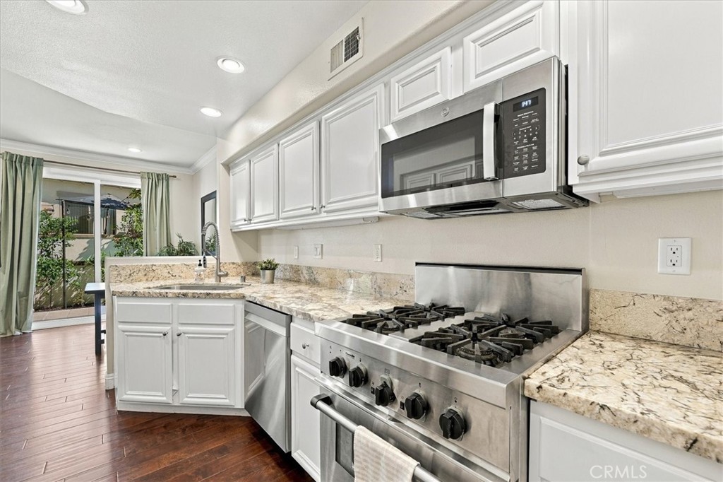 2322 Ternberry Court, Tustin CA 92782 - photo 9