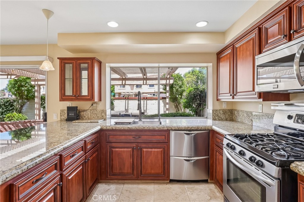 2521 Avenita Alpera, Tustin CA 92782 - photo 16