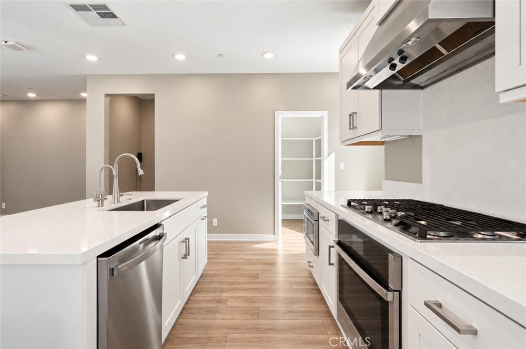 253 Waypoint, Tustin CA 92782 - photo 4
