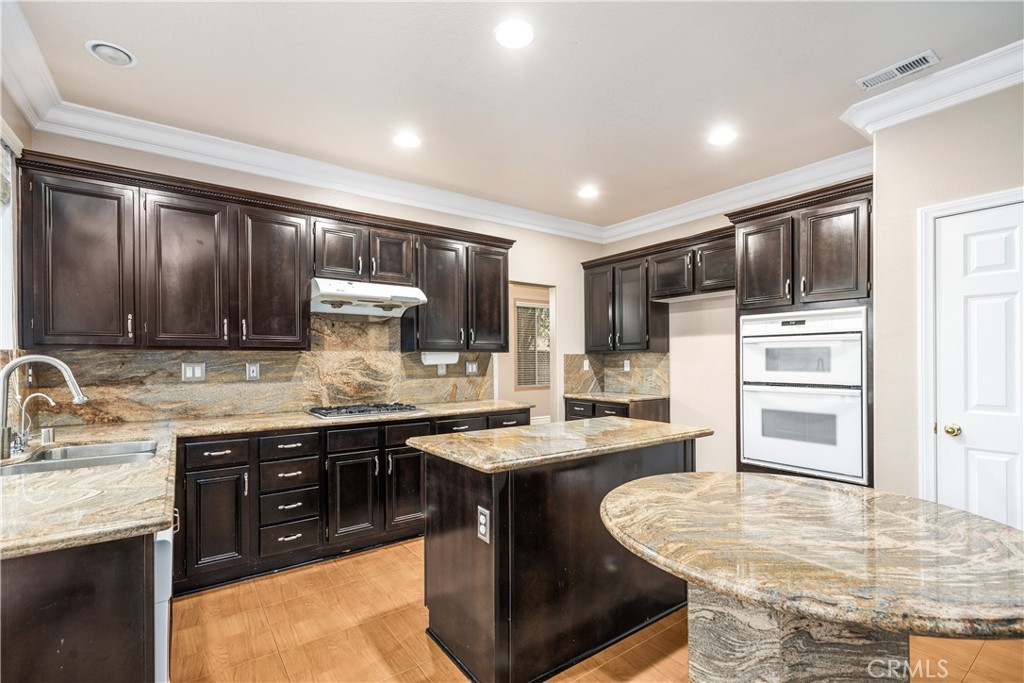 2550 Reynolds Drive, Tustin CA 92782 - photo 8