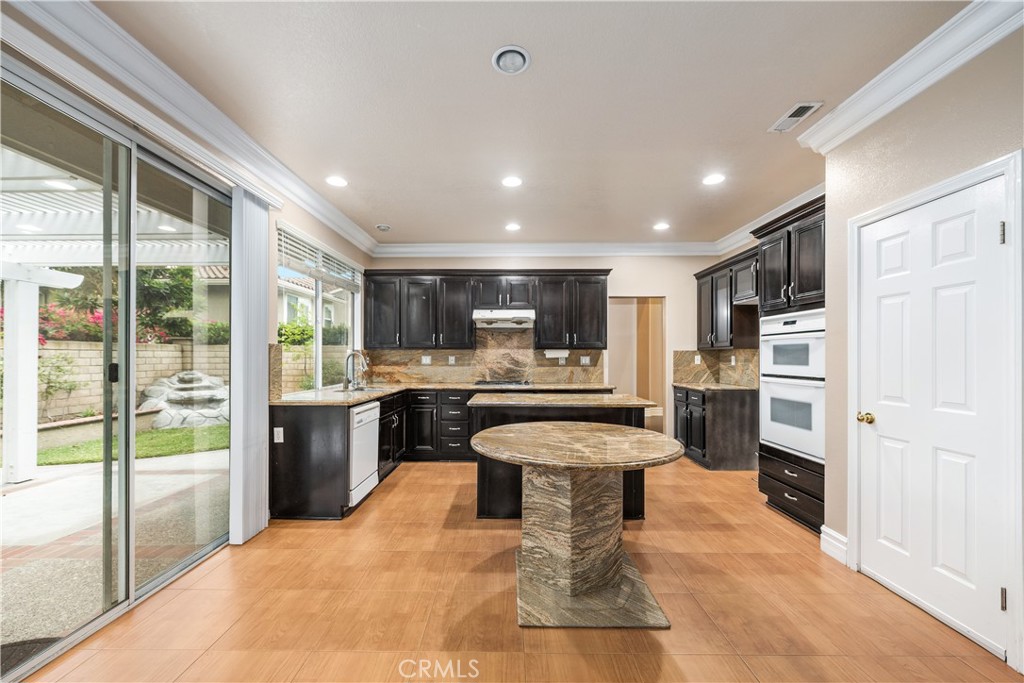2550 Reynolds Drive, Tustin CA 92782 - photo 9
