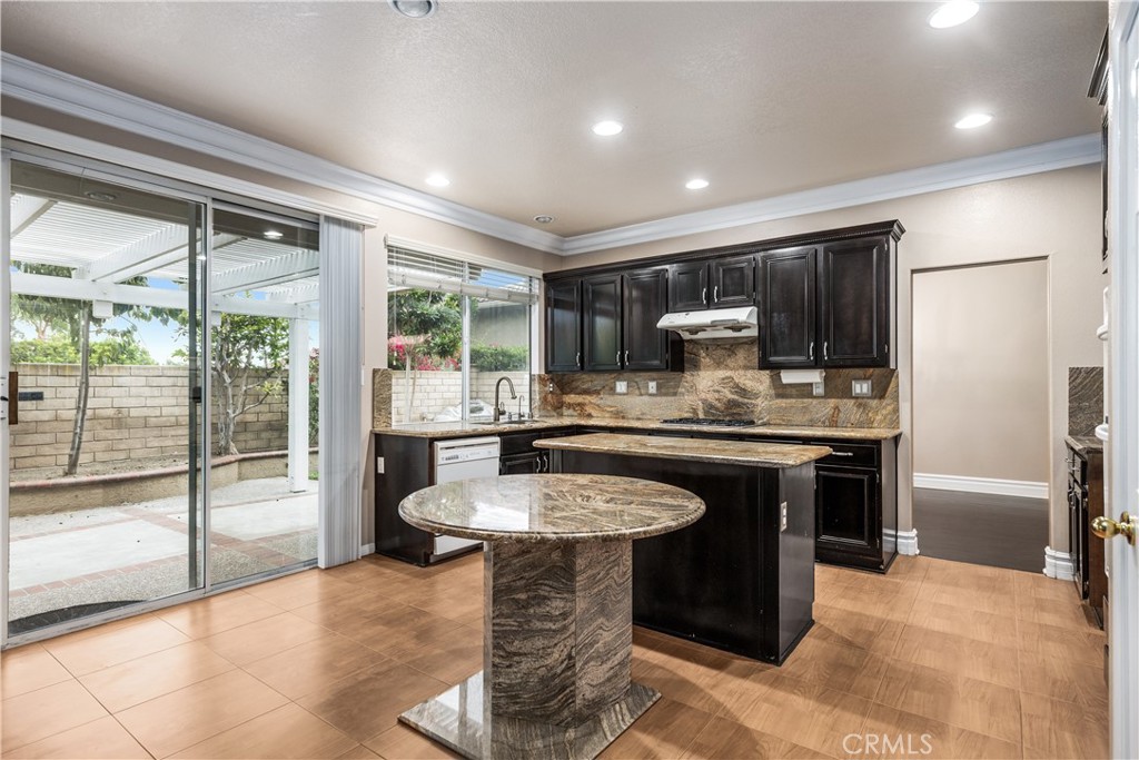 2550 Reynolds Drive, Tustin CA 92782 - photo 10