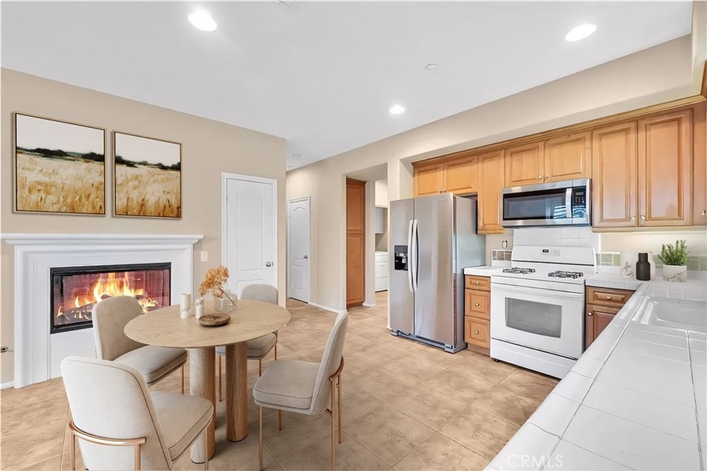 kitchen, fireplace (2nd Floor) - 284 Tustin Field Drive, Tustin CA 92782 - photo 4
