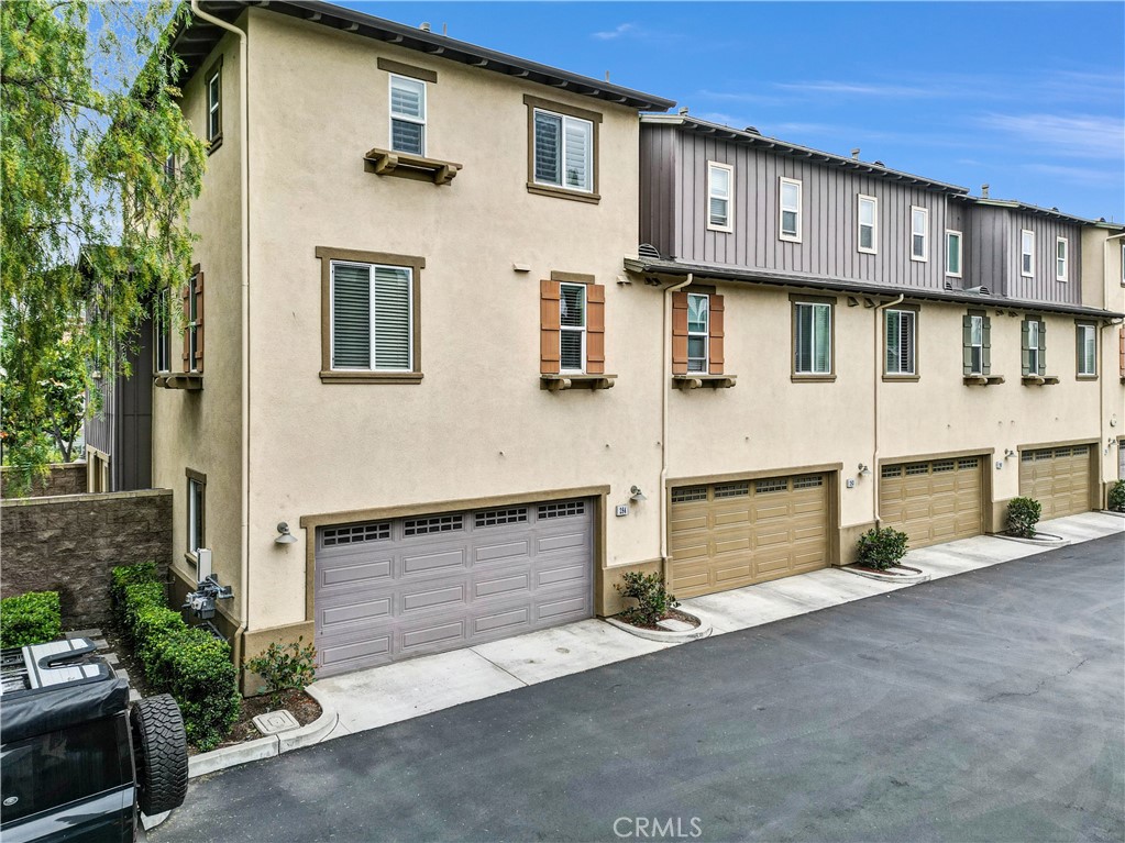 garage side view - 284 Tustin Field Drive, Tustin CA 92782 - photo 19
